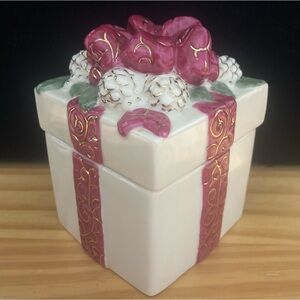 Lenox Holiday Wishes Gift Box Figurine